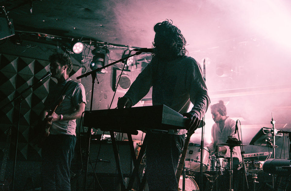 Atomic Fruit - Hit the Ground