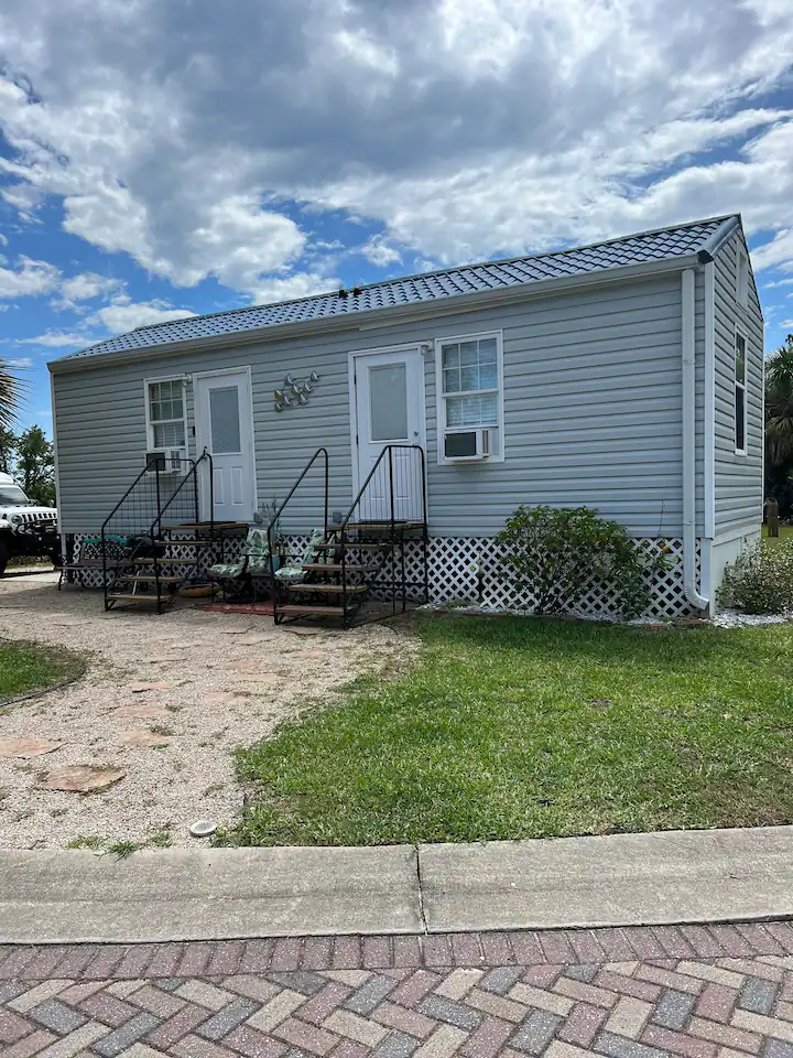 tinyhometrails.com, tiny home traveling, how to travel and find tiny homes,
