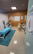 Nicolas Frey DC chiropractor consulting a patient at his Torrevieja clinic