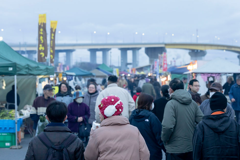 館鼻岸壁朝市の様子