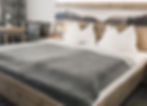 Gemütliches Doppelbett im Gartenflair-Zimmer des Landhotel Waldeck im Donau-Ries