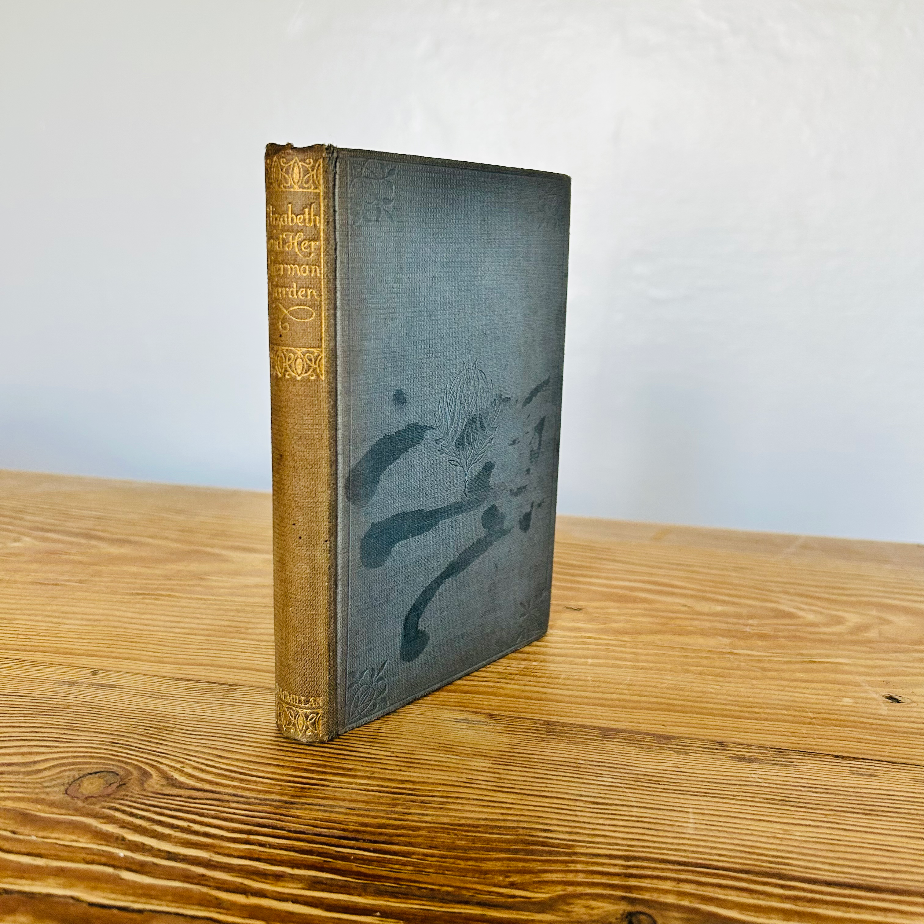Elizabeth and Her German Garden by Elizabeth von Arnim c1910