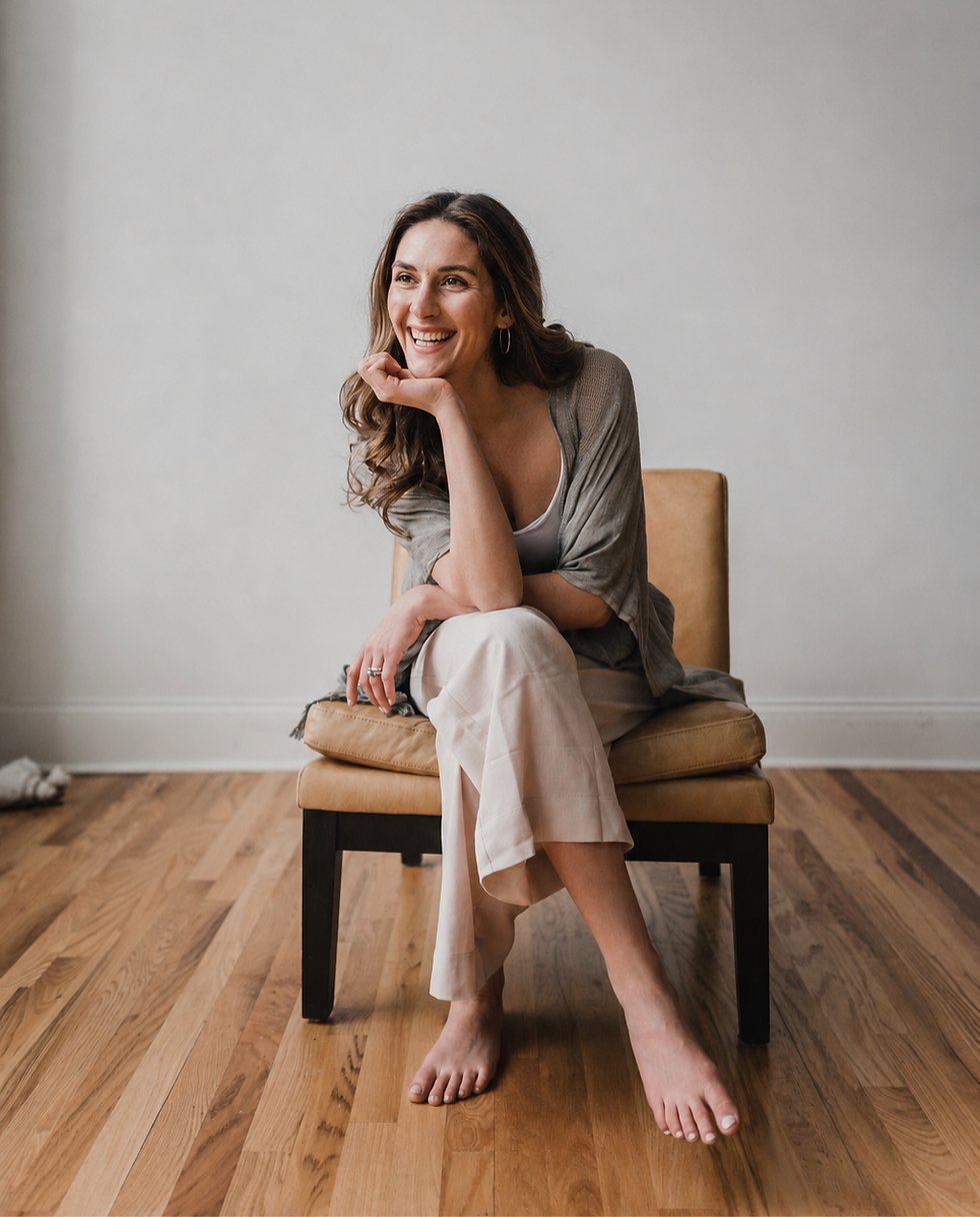 Smiling woman sitting on a chair, therapy for anxiety.