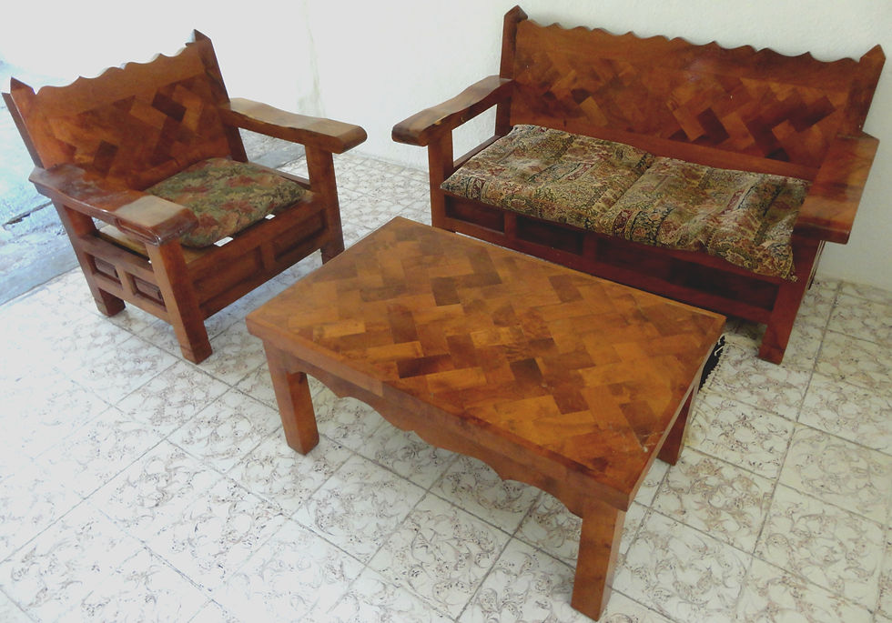 Muebles_de_madera_en_Adjuntas_del_Río,_D