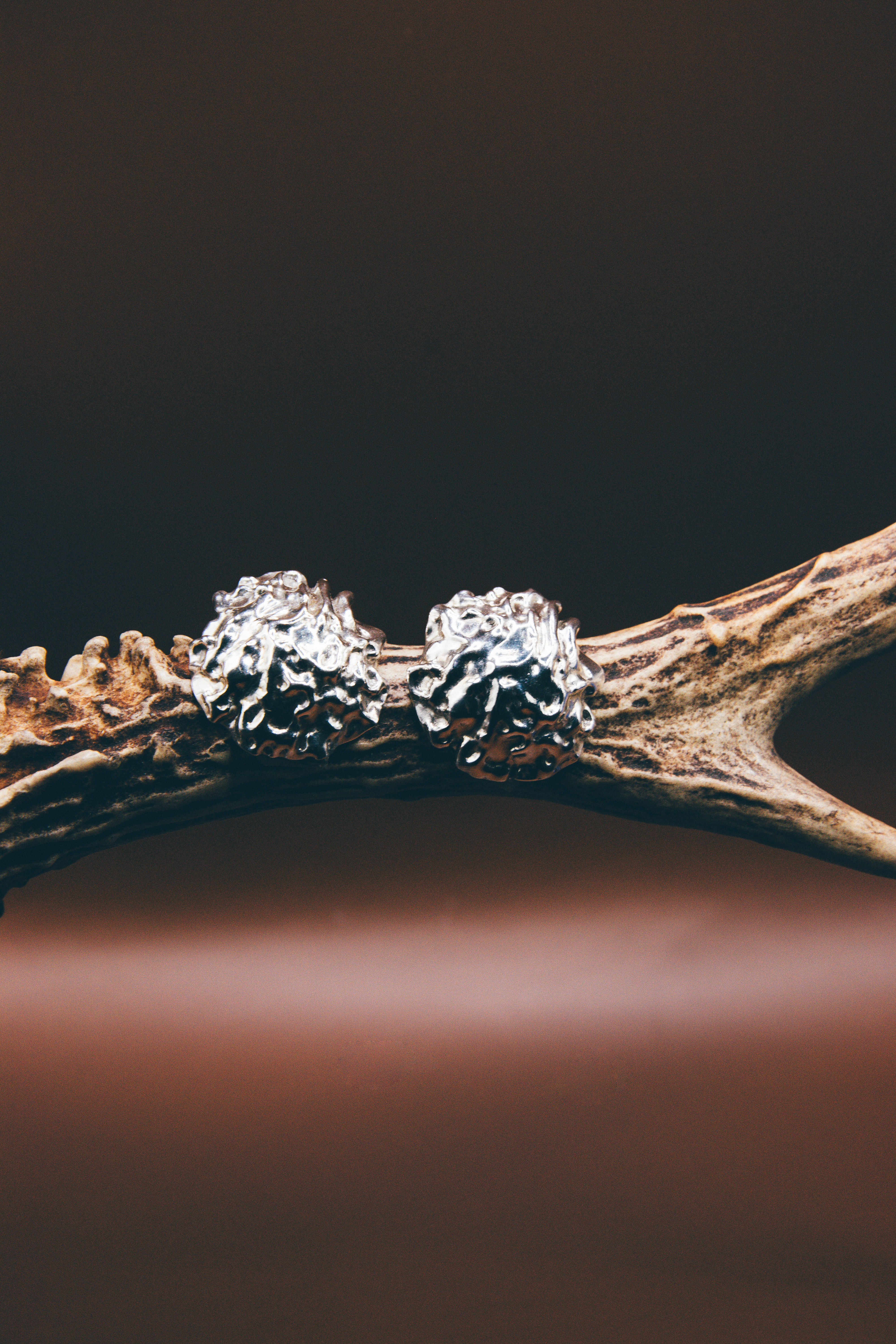 boucles d'oreilles texturées en forme de noix, bijoux faits main
