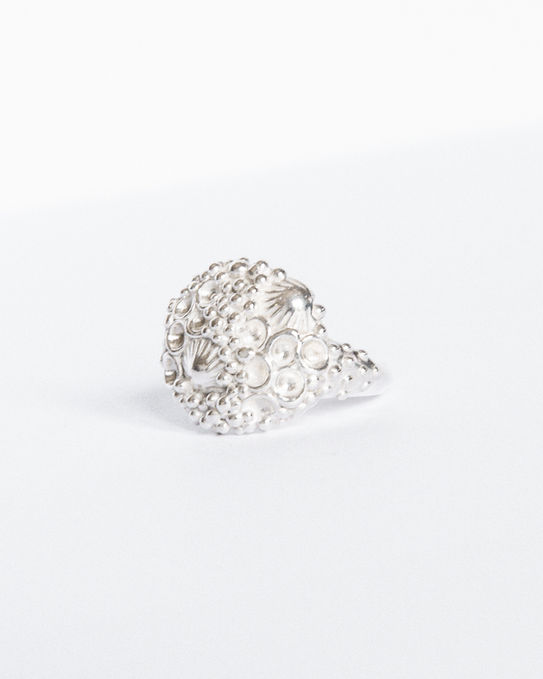 Bague argent discrète inspirée d’un coquillage de mer