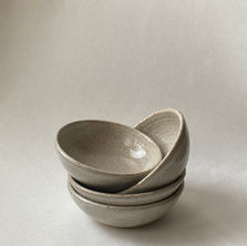 Junism Pottery was started in 2018 by Jun Eom, dominated by the individualistic yet cultural concept of traditional Korean table.