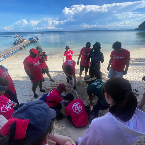 Beach Clean at Bubbles Dive Resort