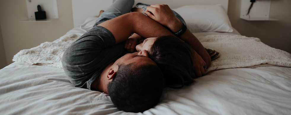 Couple enlacé