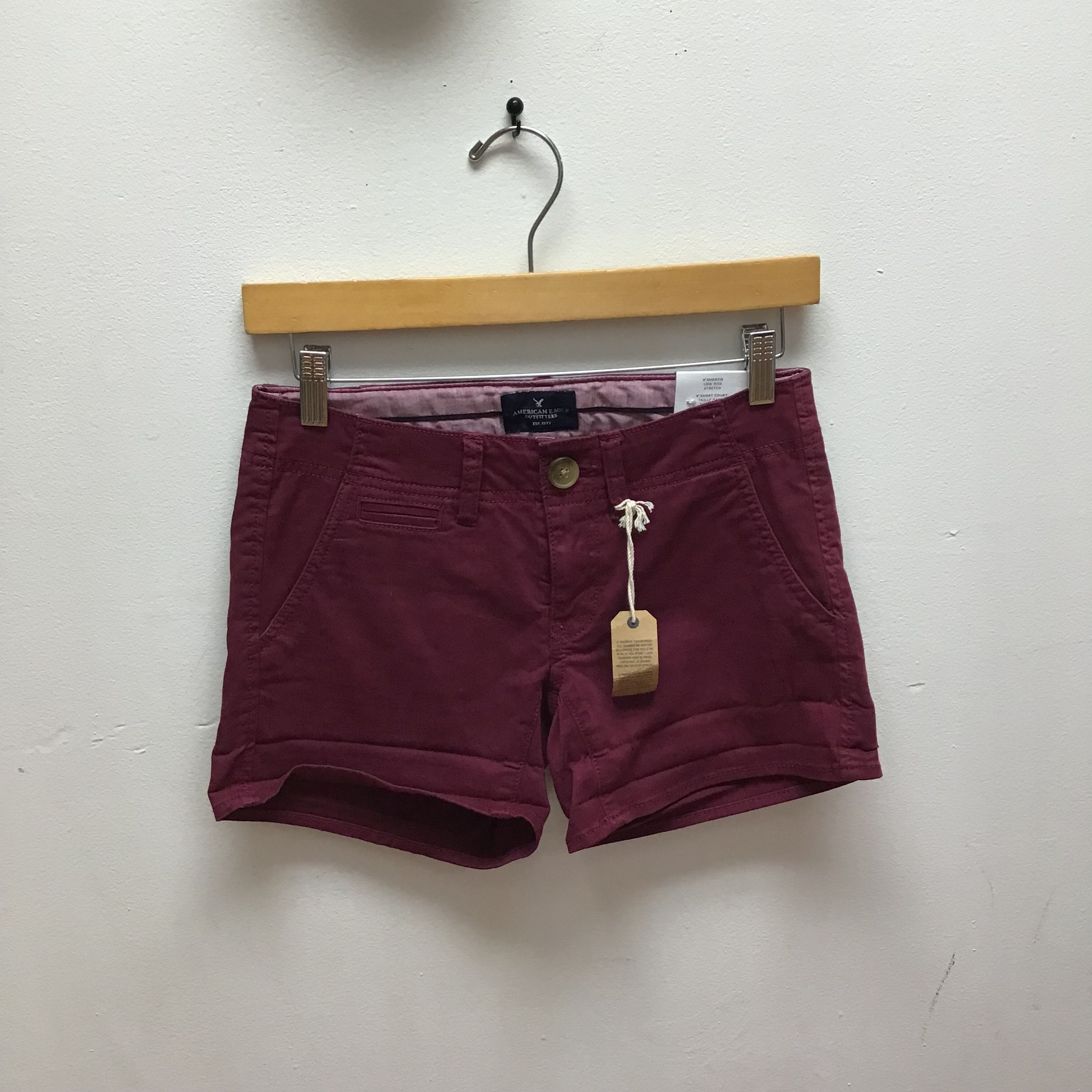NWT American eagle maroon shorts