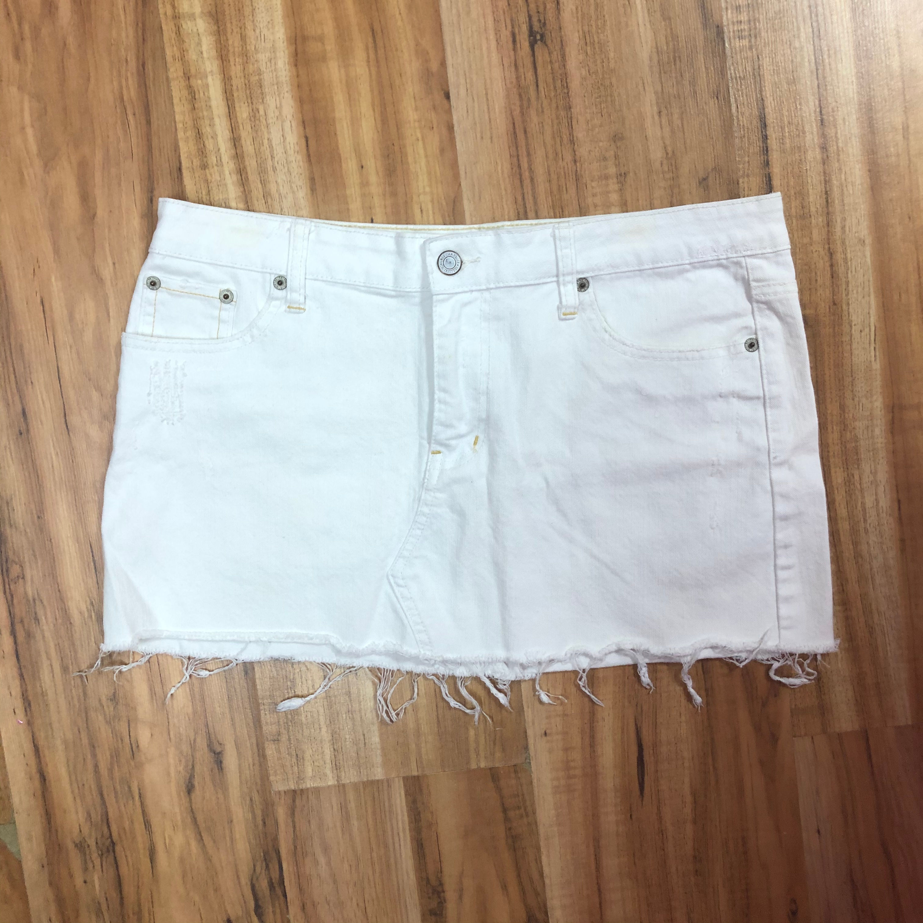 American eagle white denim skirt