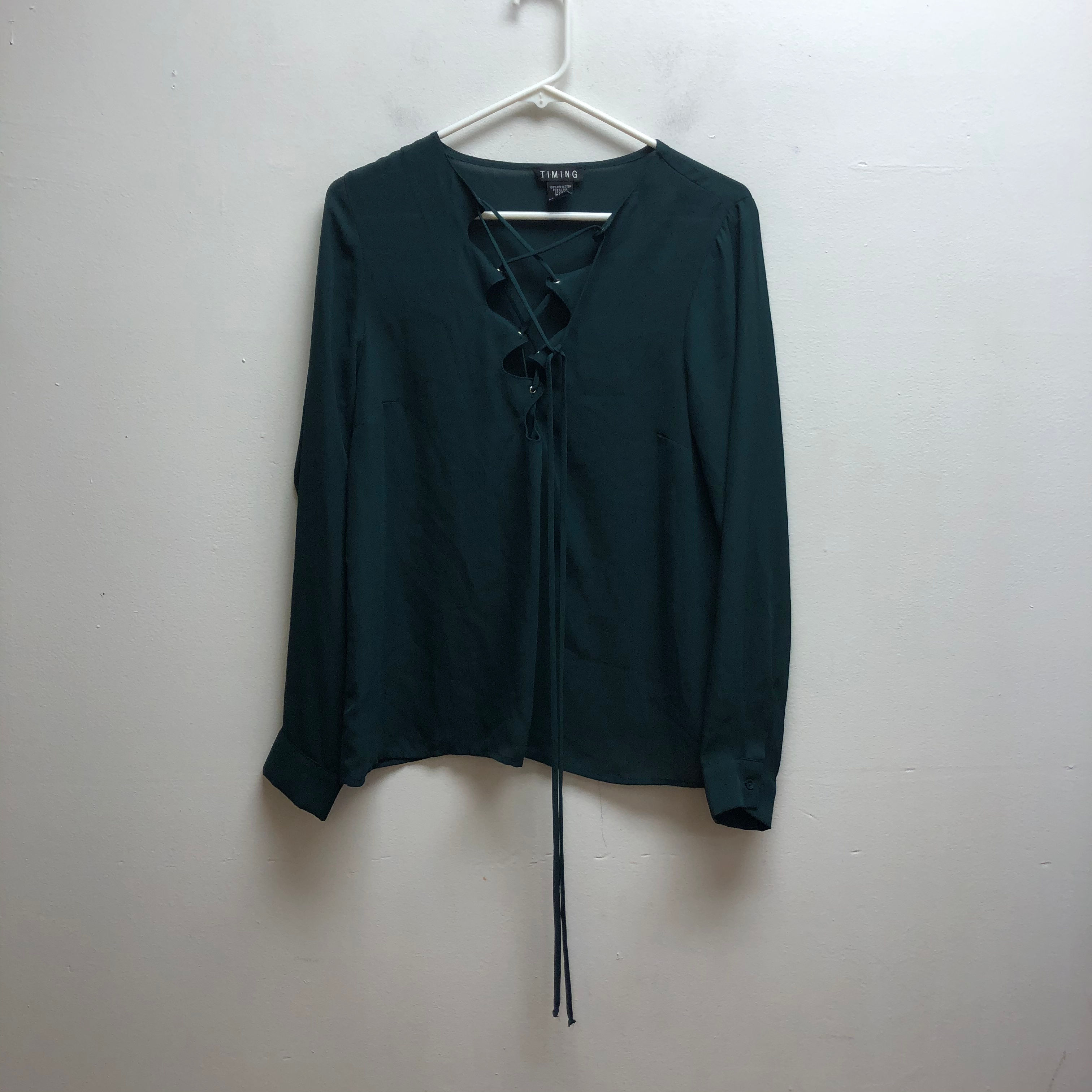 Timing green lace up top