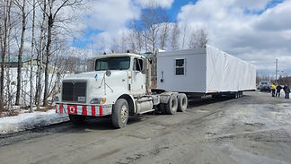 Transport de roulotte de chantier