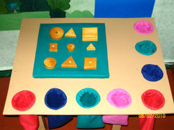 Сенсорний столик "Відгадай фігуру"