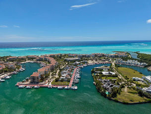 Es el mes en que el Caribe dominicano demuestra, ante tres audiencias que normalmente no se cruzan, que existe un lugar donde infraestructura, estilo de vida y visión de futuro operan al mismo nivel.