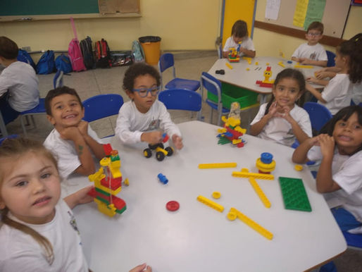Inf. IV A - Brincando com LEGO