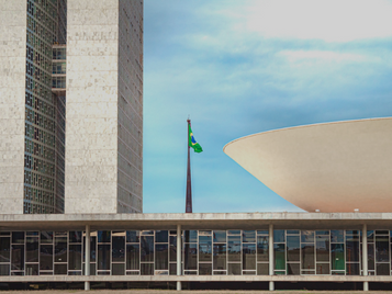 Desmonte de políticas públicas no governo Bolsonaro é analisado em estudo comparativo