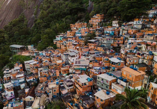 Racismo estrutural e capitalismo racial sustentam a violência policial nas periferias brasileiras
