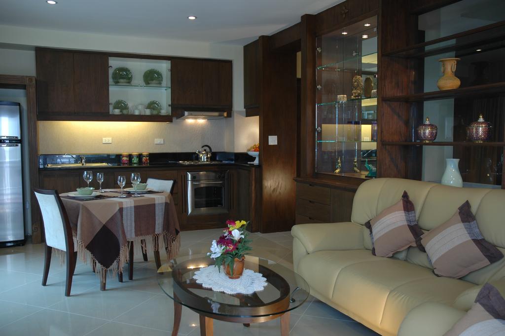 The Whitehouse Suite