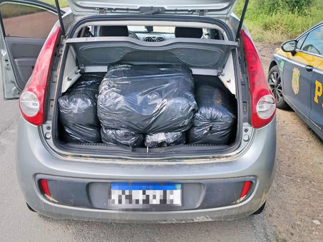 PRF apreende carro roubado com mais de 100 kg de maconha em São Caetano