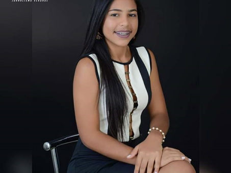 Adolescente de 17 anos morre após bater moto que pilotava em caminhão em Caruaru