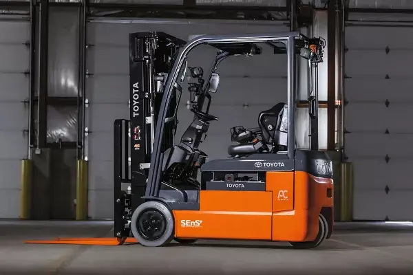 3-Wheel Electric Forklift Equipment Detail Hero.jpg.webp