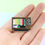 Miniature : Pin's mire télé - Nostalgie télévisuelle à porter