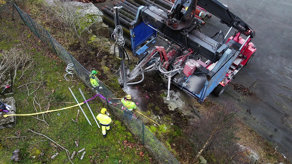 Oppføring av Norhybrid Energy blade hos Asco i Farsund Havn