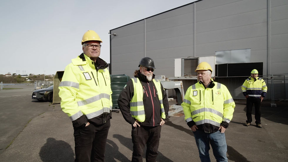 Havnesjef og to representater fra Norhybrid