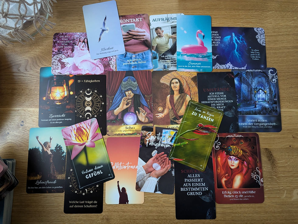verschiedene Orakelkartendecks
