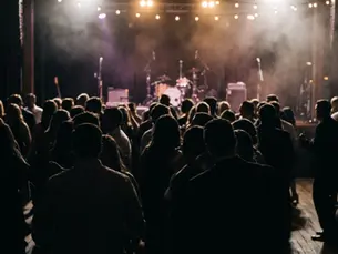 How Many Band Breaks During a Wedding Reception?