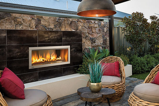 Regency Horizon outdoor gas fireplace
