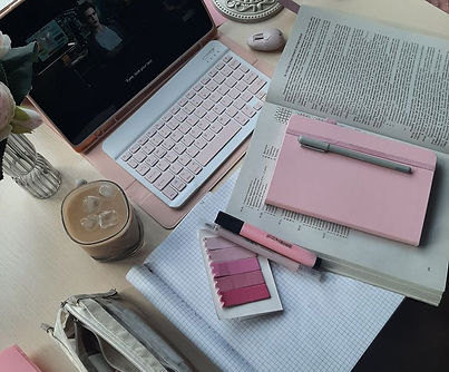 studying aesthetic 📚📄.jpeg