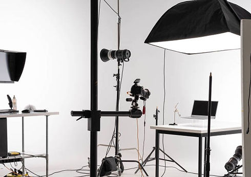 leon creative commerical photography studio_edited.jpg