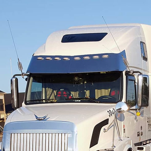 Volvo_VNL_670_730_780_VT800_Raised_Roof_Visor_2003_Close_Up_TSUN_V1__89368 (1).jpg