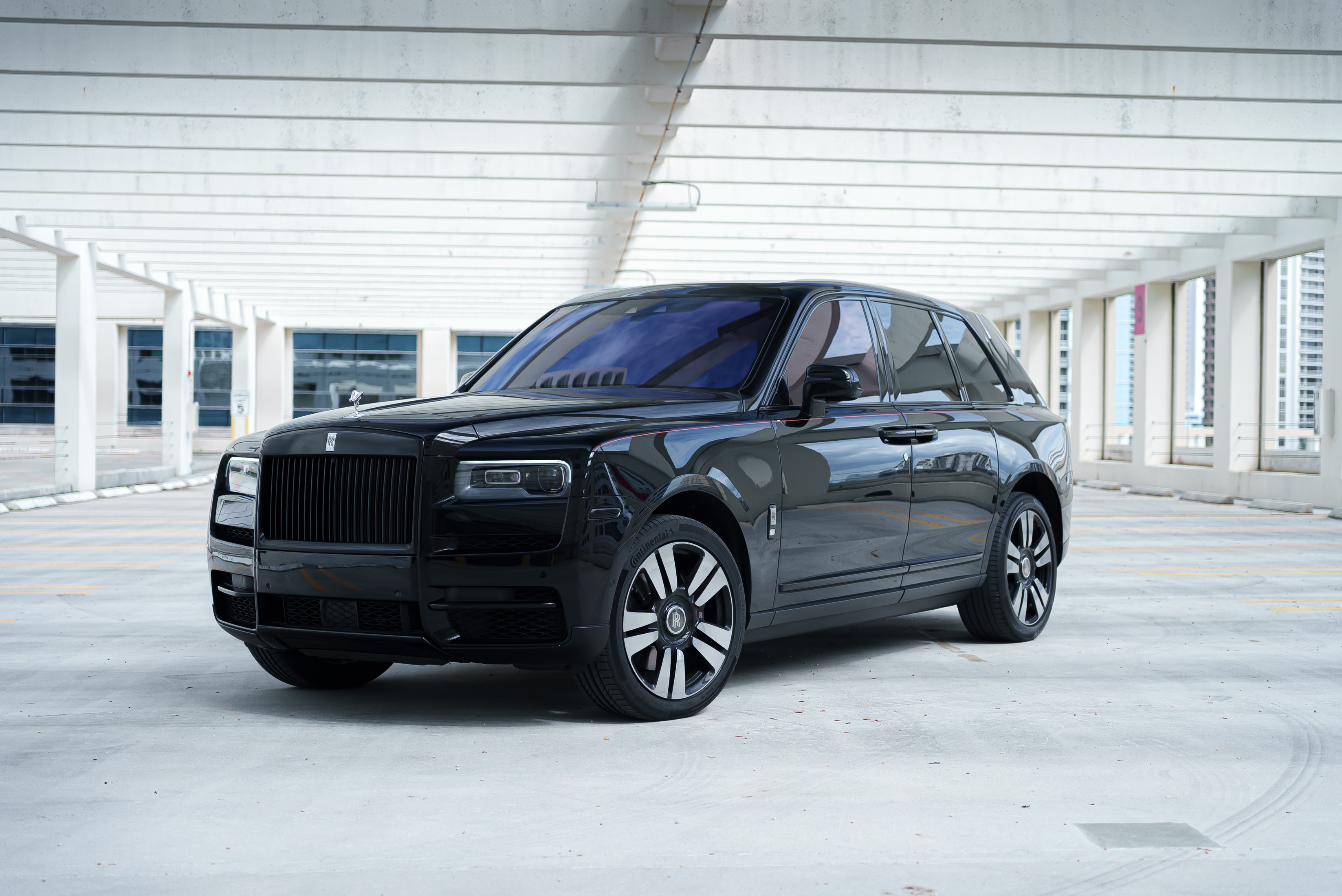 Rolls-Royce Cullinan, view 2