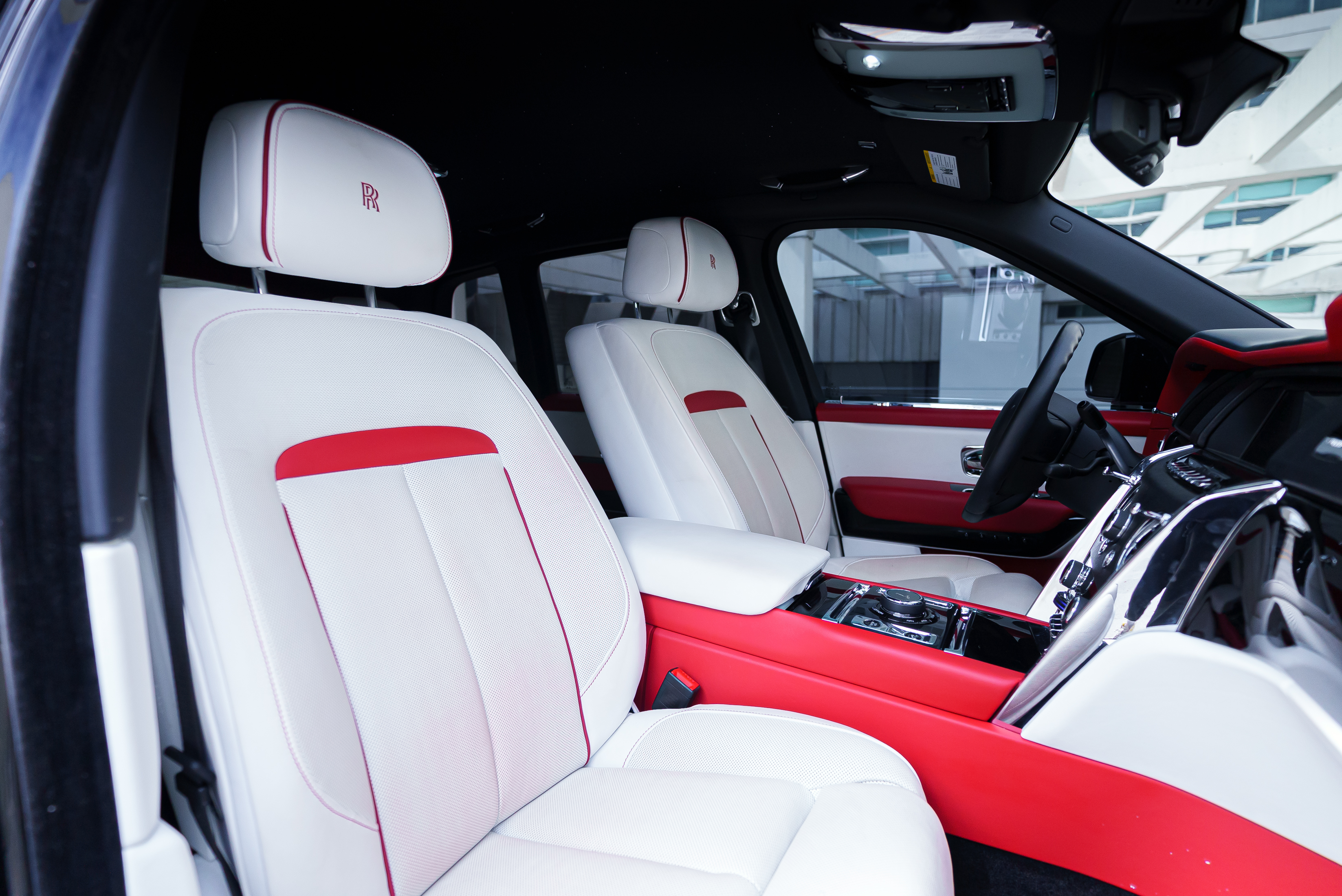 Rolls-Royce Cullinan, view 3