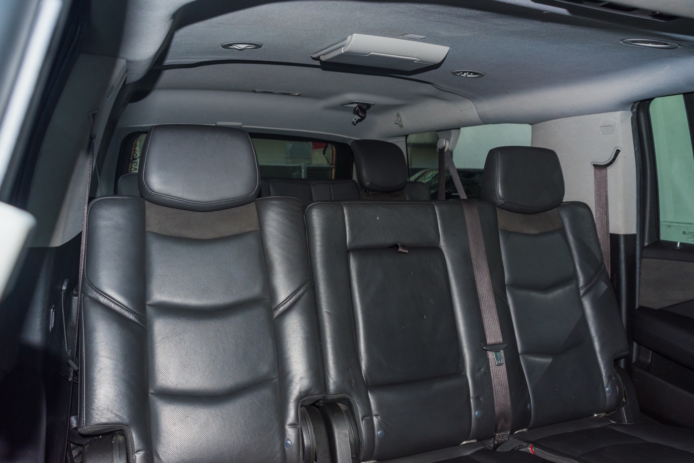 Cadillac Escalade ESV, view 2