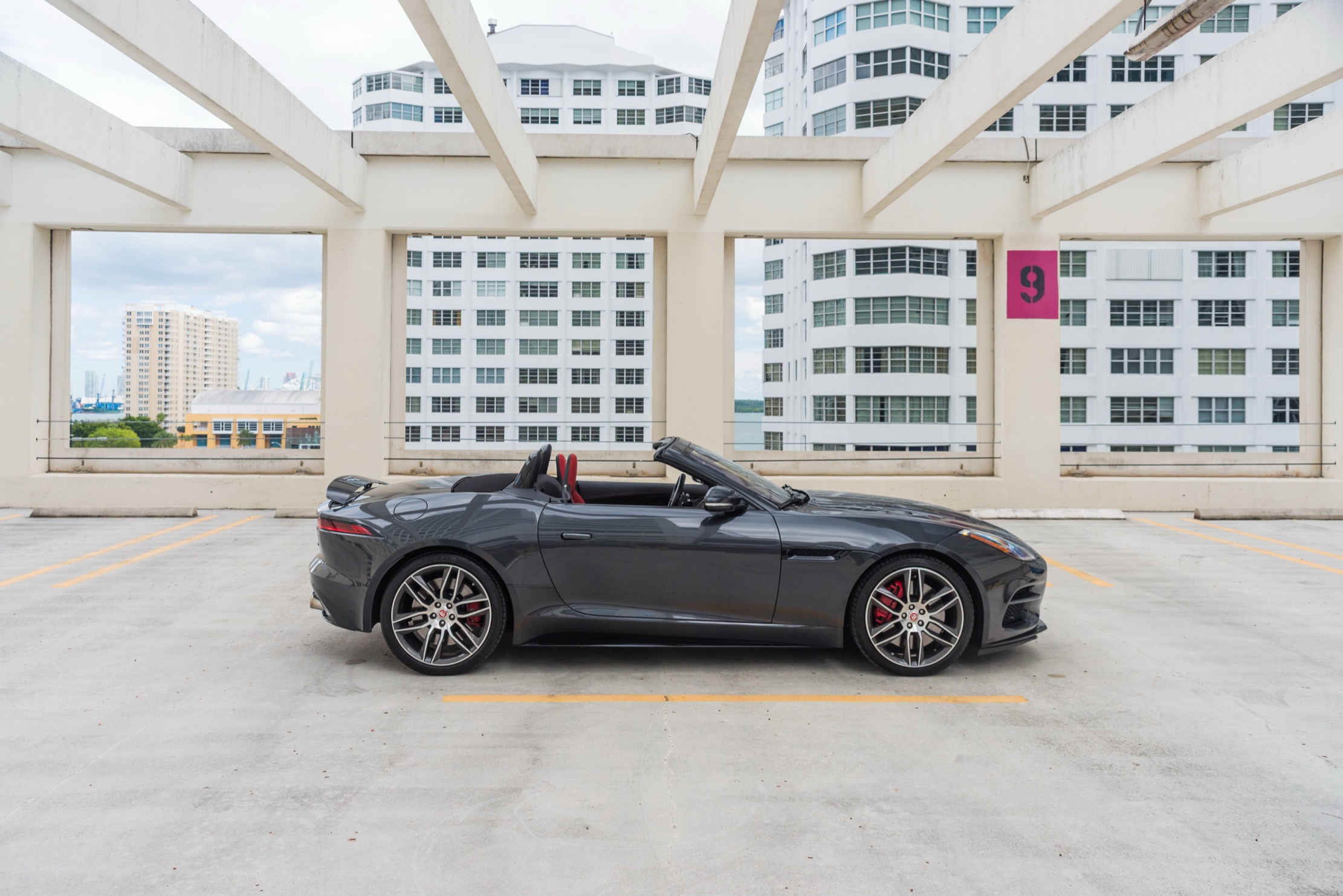 Jaguar F-Type, view 2