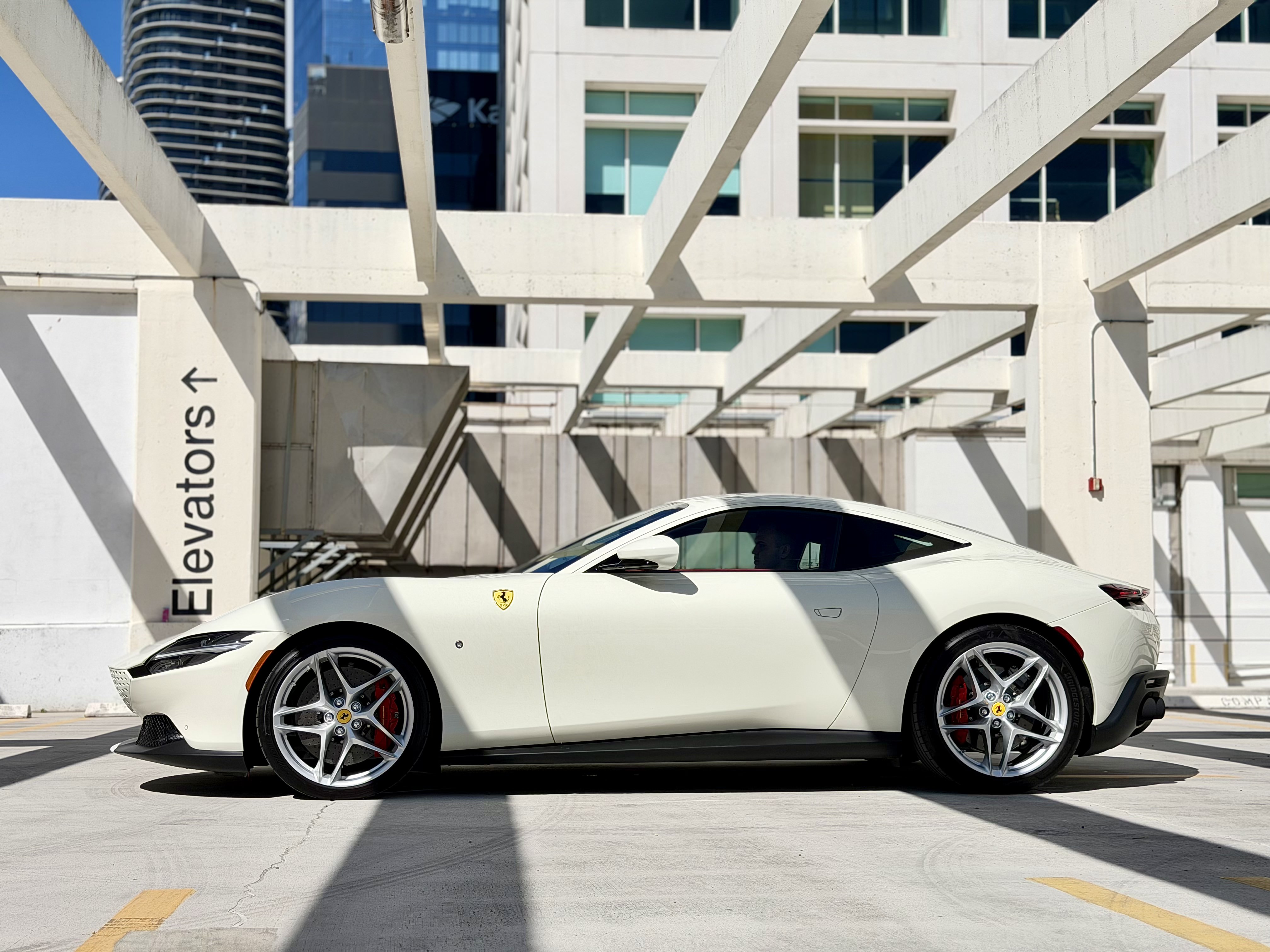 Ferrari Roma, view 4
