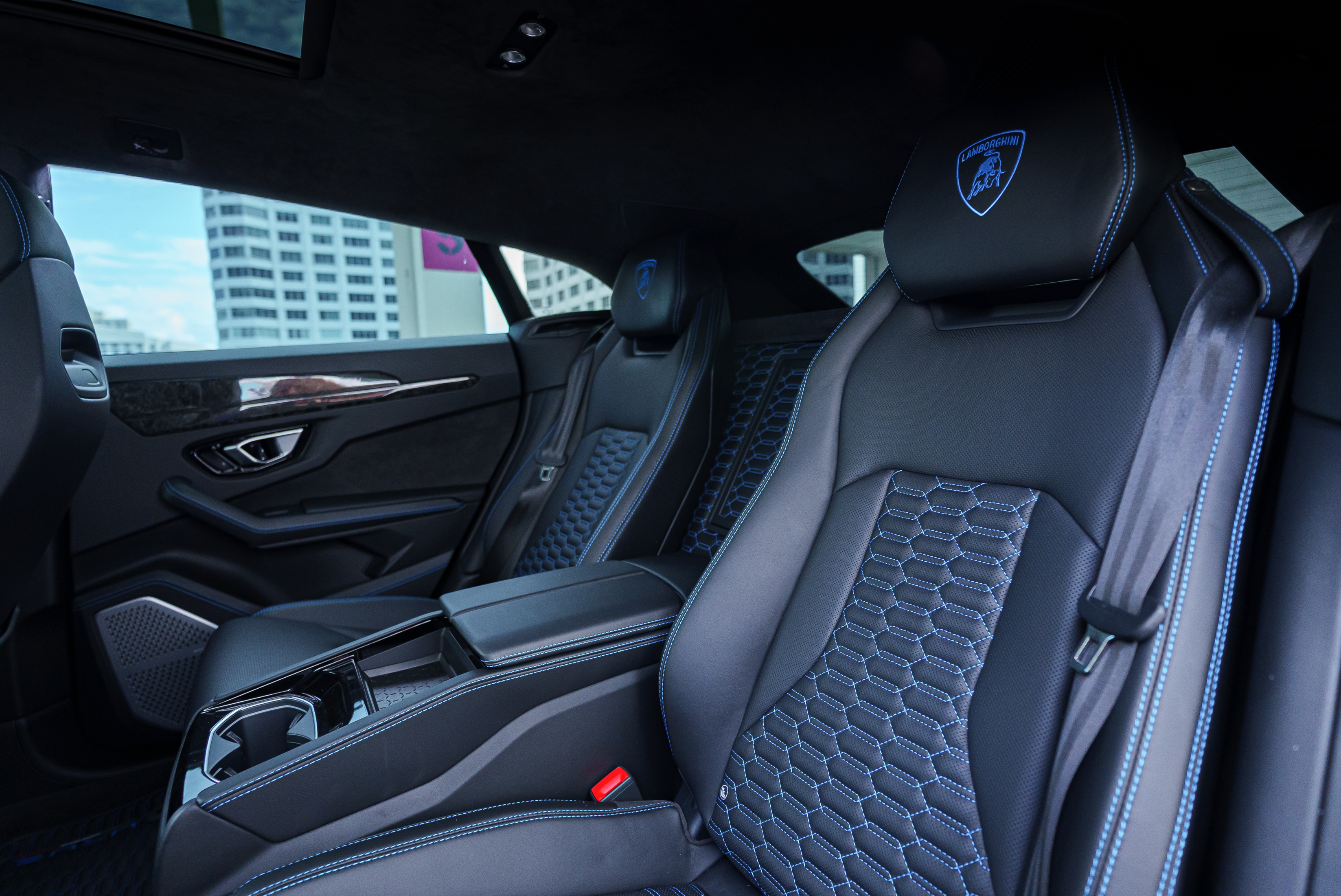 Lamborghini Urus, view 3