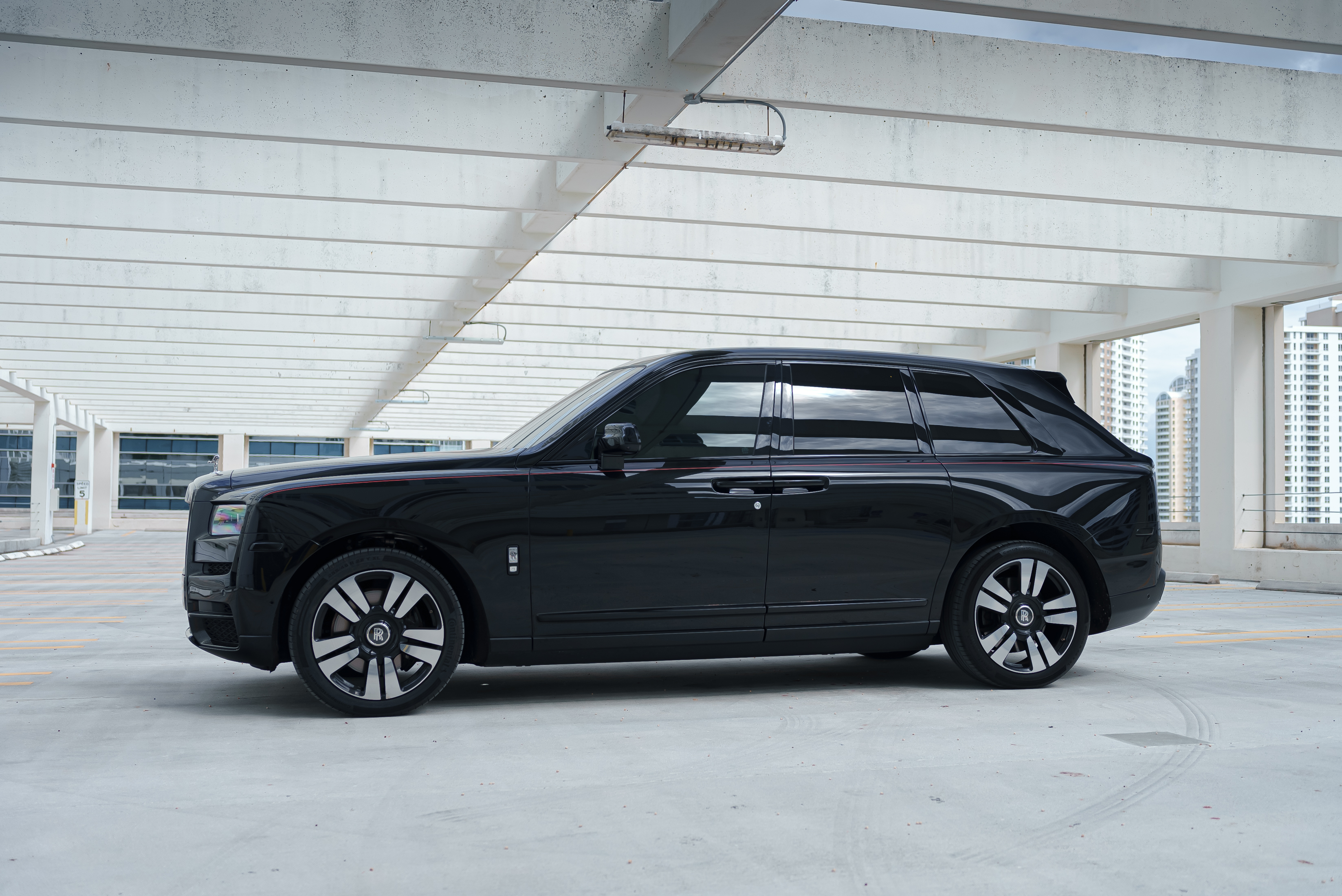 Rolls-Royce Cullinan, view 4