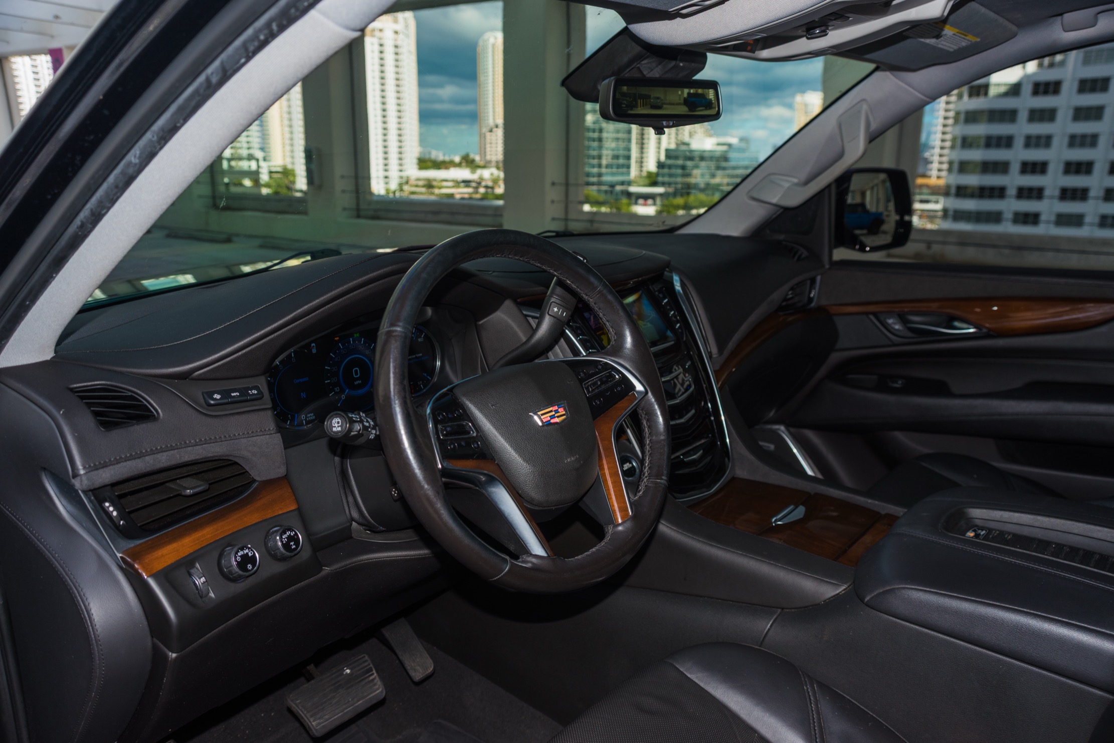Cadillac Escalade ESV, view 4