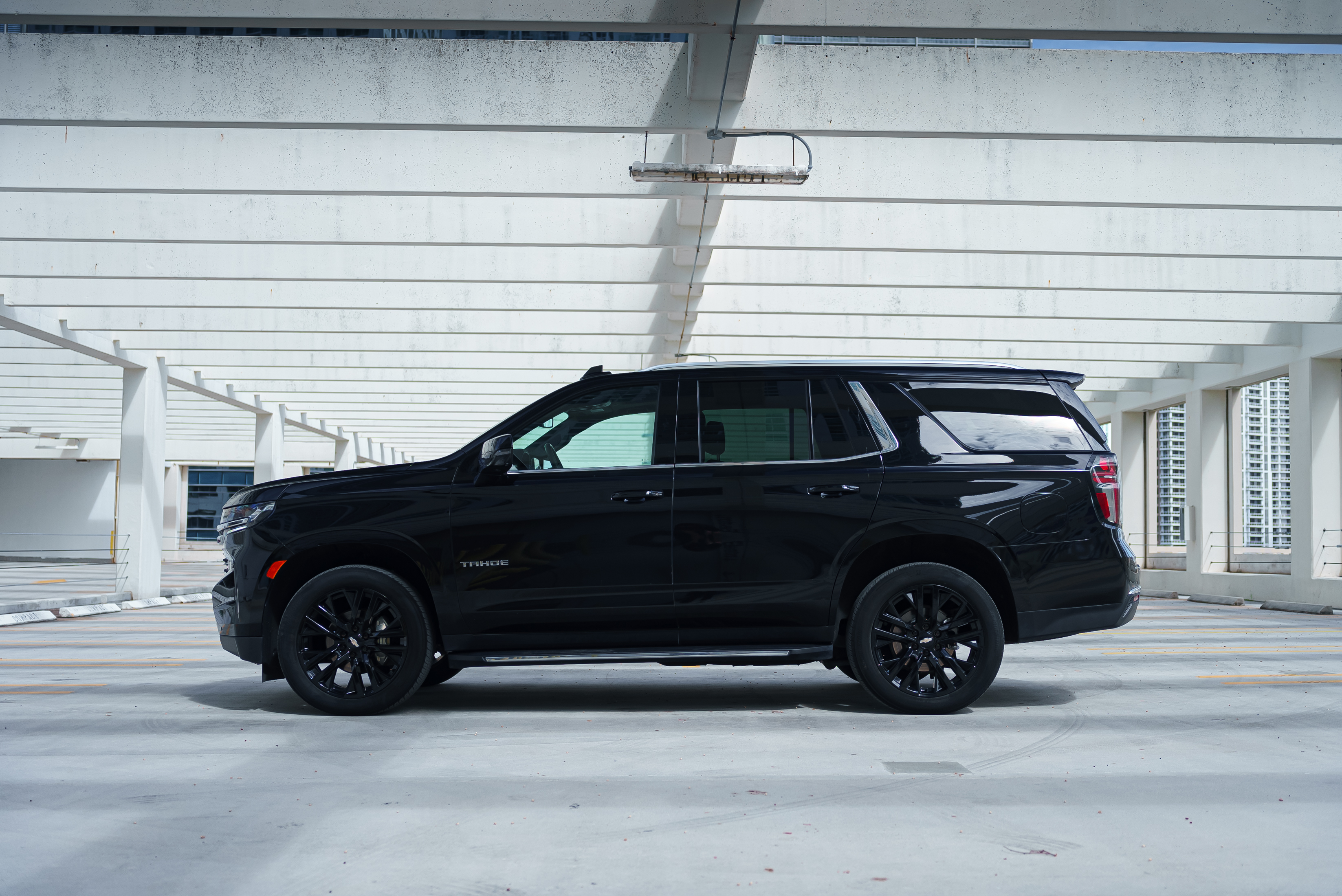 Chevrolet Tahoe LT, view 3