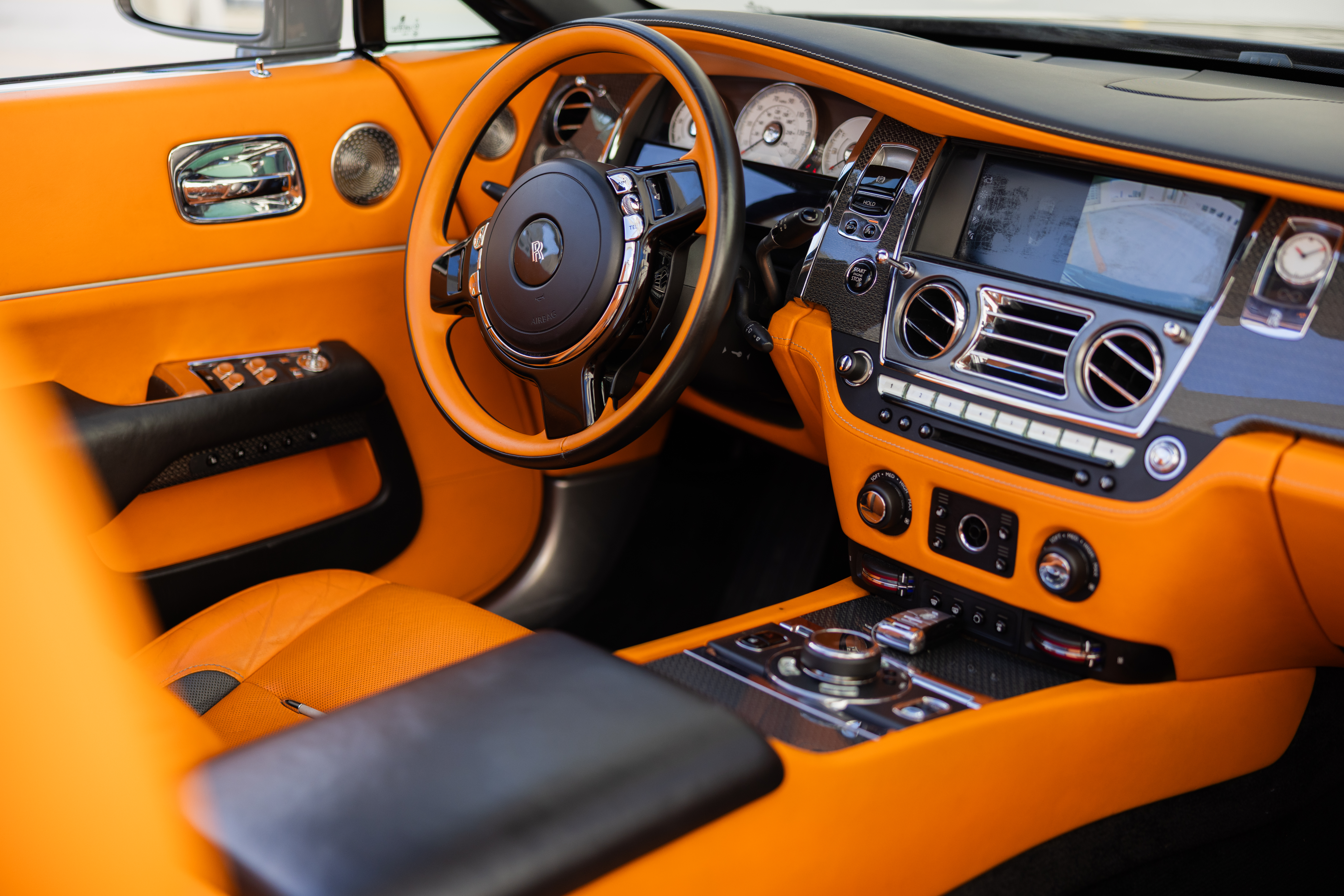 Rolls-Royce Dawn, view 3