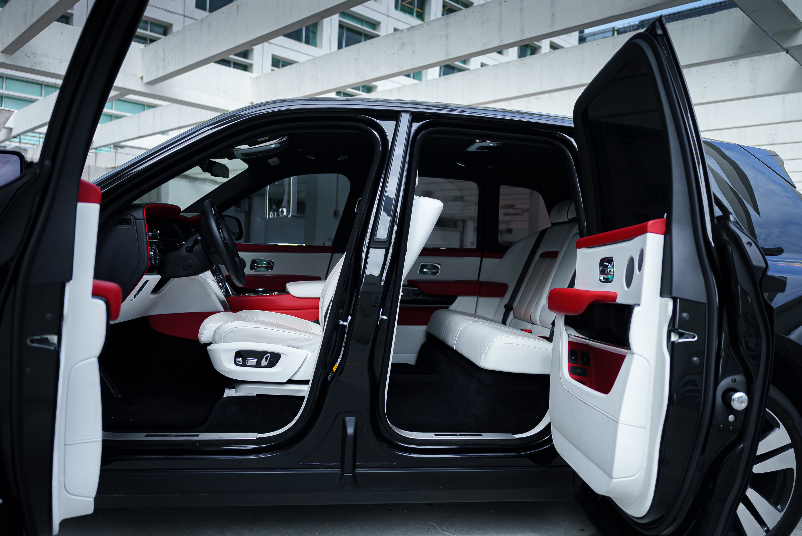 Rolls-Royce Cullinan, view 10