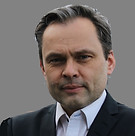 Anders undeviser ved sertifisering i offentlige askfelser.
