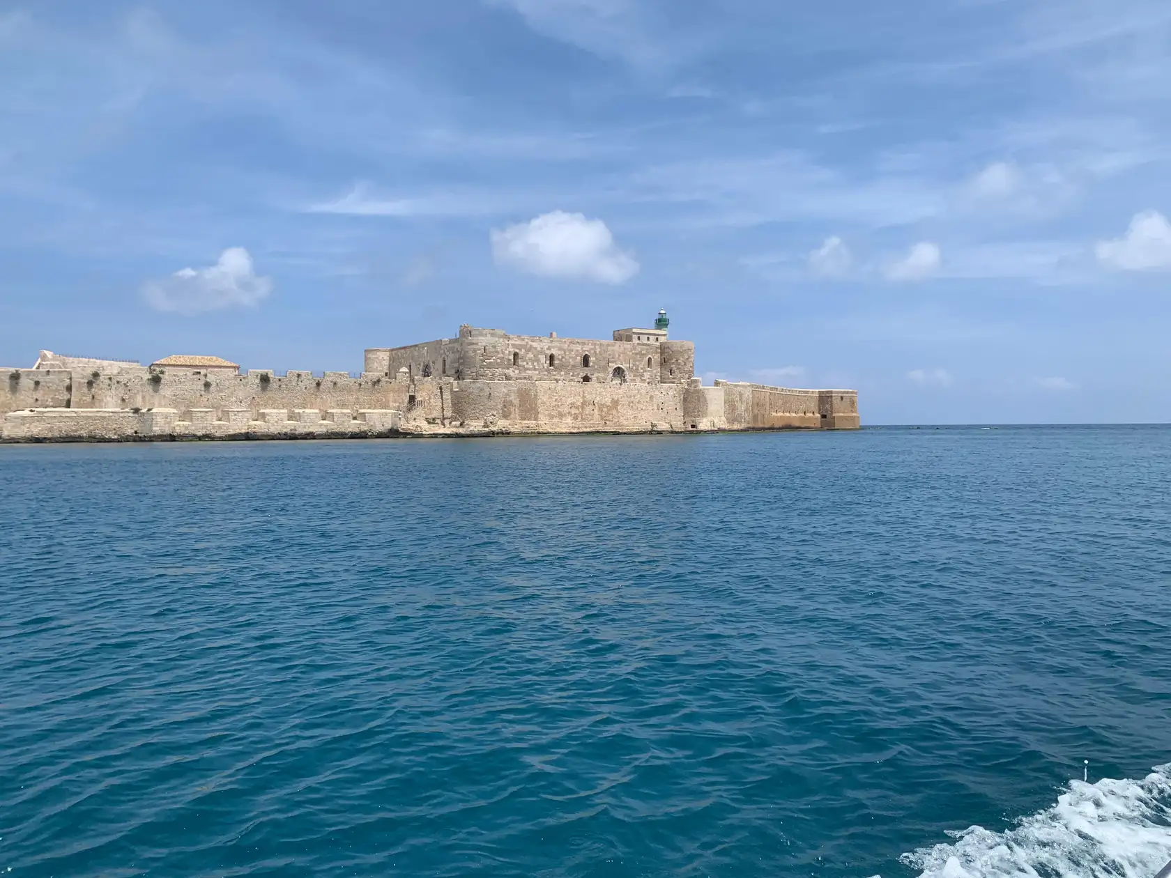Tour privato in barca con visita alle Tonnare di Siracusa e provincia con aperitivo