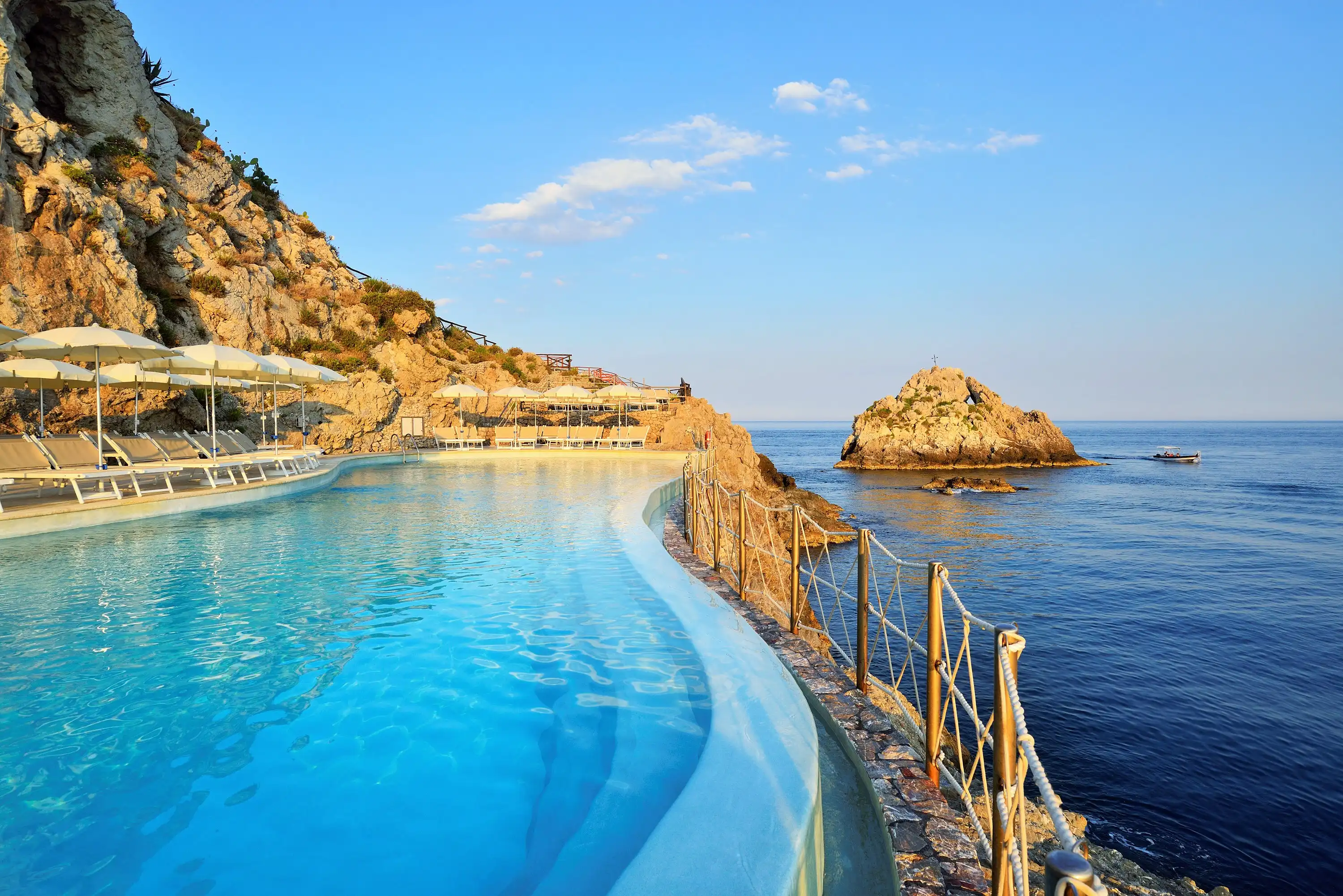 Taormina: Pacchetto vacanza sul mare in hotel con spiaggia privata ed escursioni incluse