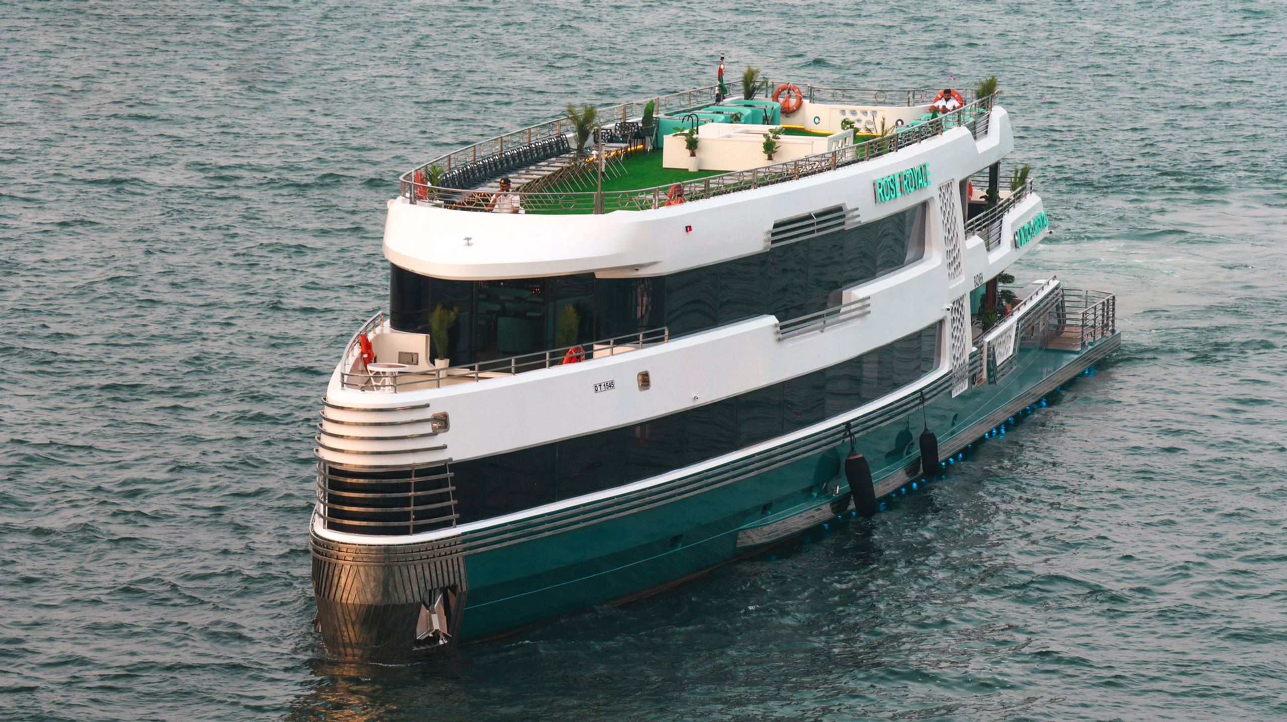 Dubai Crociera in yacht 